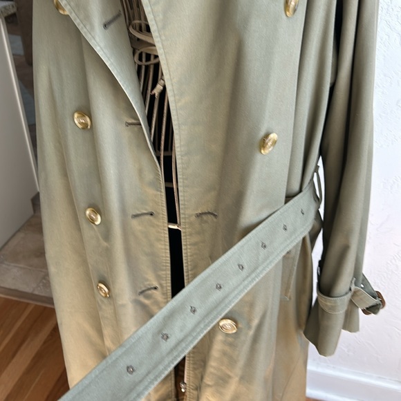 Burberrys trench coat with zip wool insert. This is an authentic vintage item. - Picture 3 of 17
